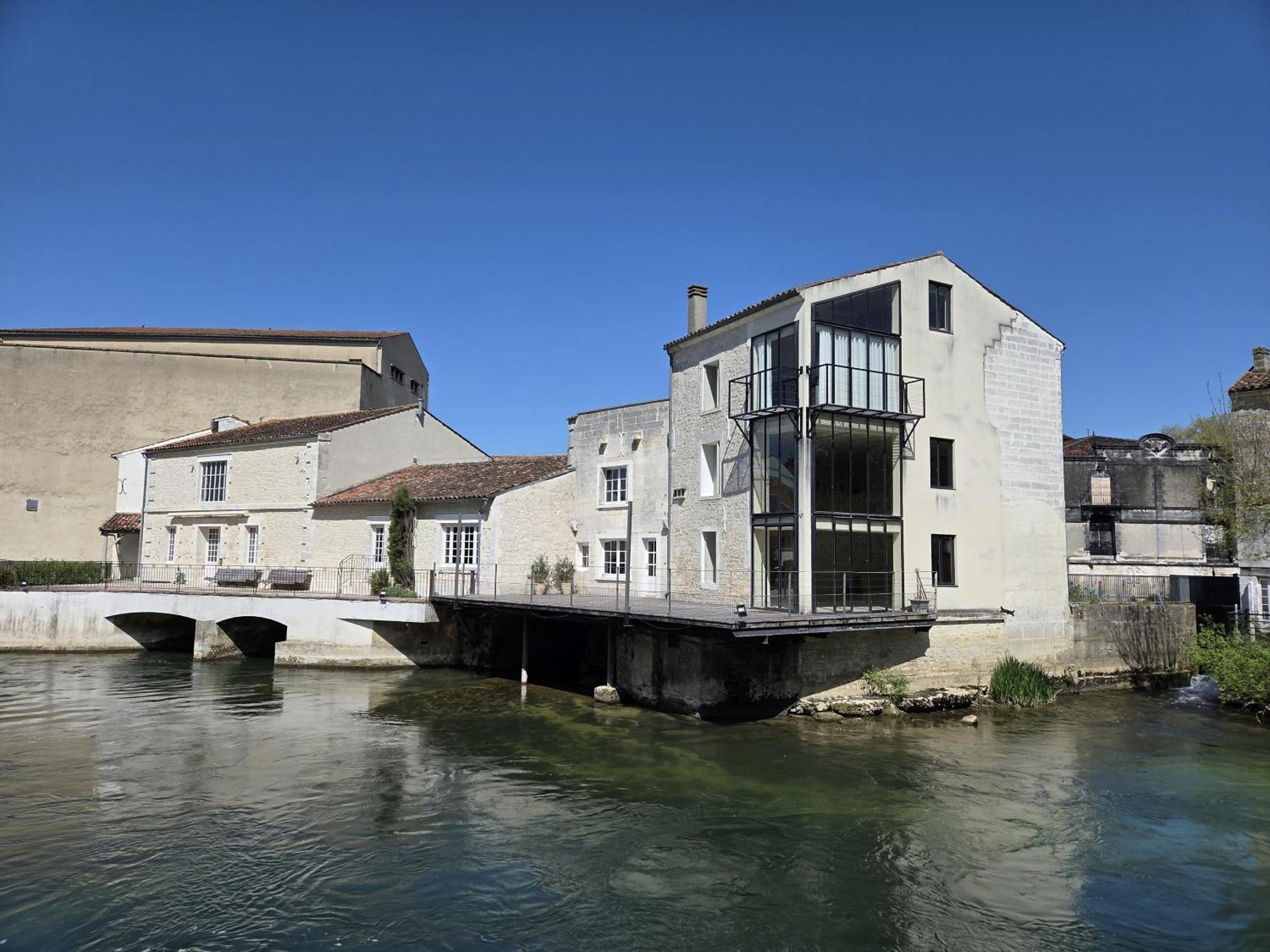 Apartament Quai 3 Loft Moderne Et Lumineux Les Pieds Dans L'Eau Jarnac Zewnętrze zdjęcie