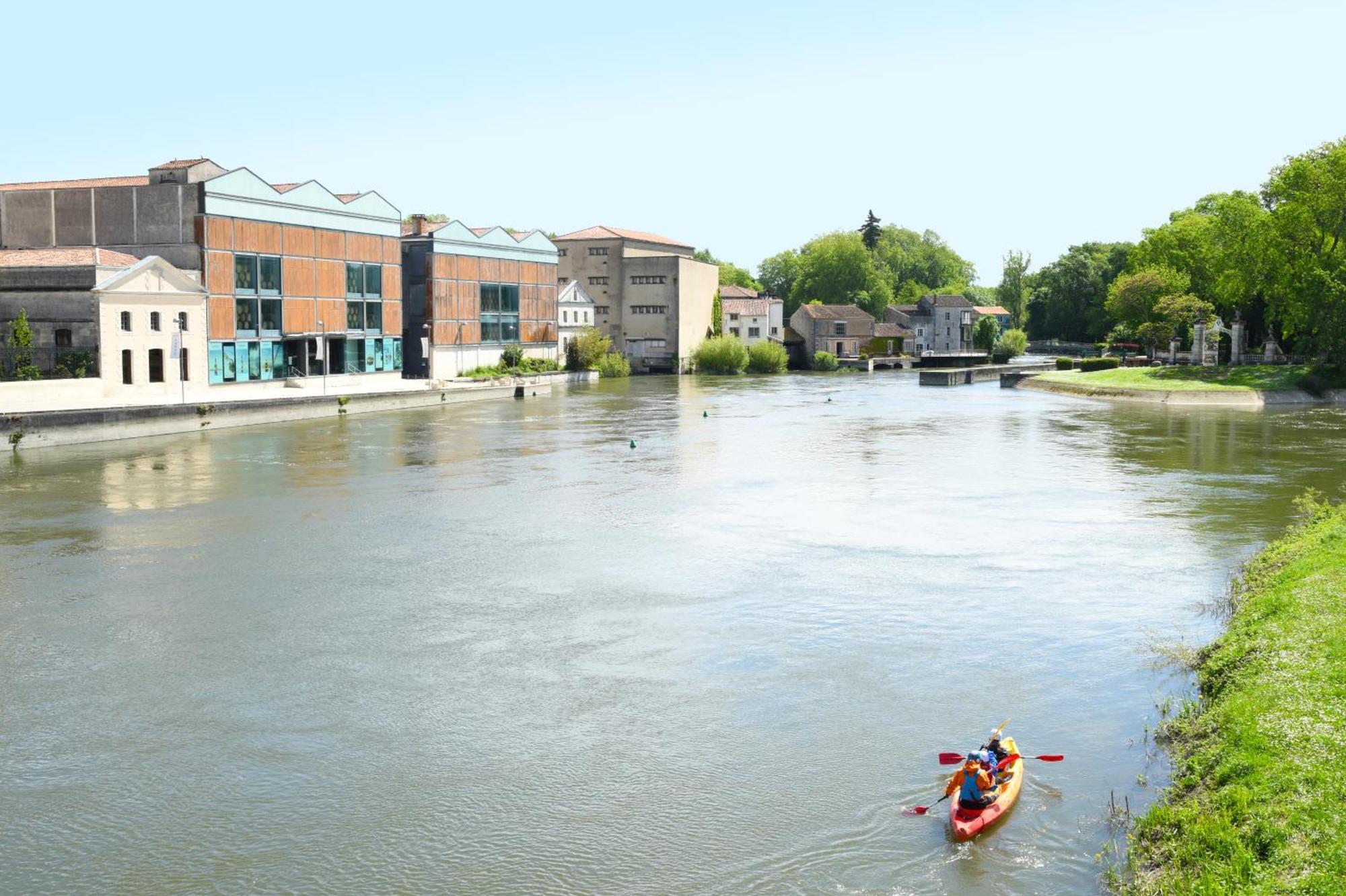 Apartament Quai 3 Loft Moderne Et Lumineux Les Pieds Dans L'Eau Jarnac Zewnętrze zdjęcie