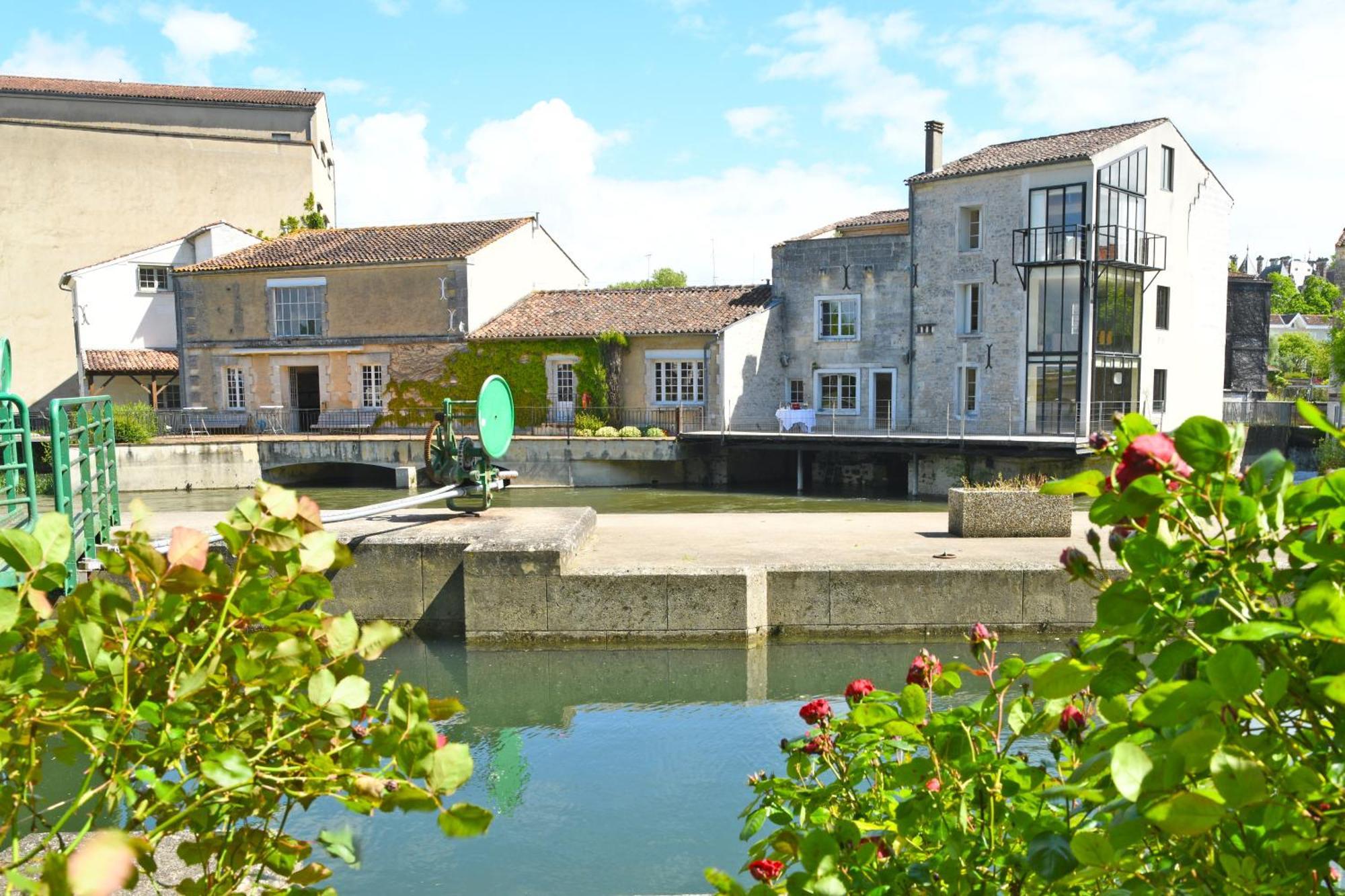 Apartament Quai 3 Loft Moderne Et Lumineux Les Pieds Dans L'Eau Jarnac Zewnętrze zdjęcie
